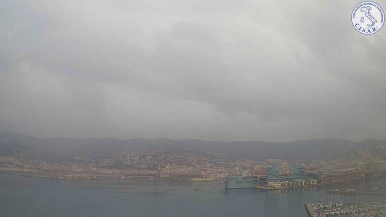 Padavine se bodo okrepile in bo zapihala burja