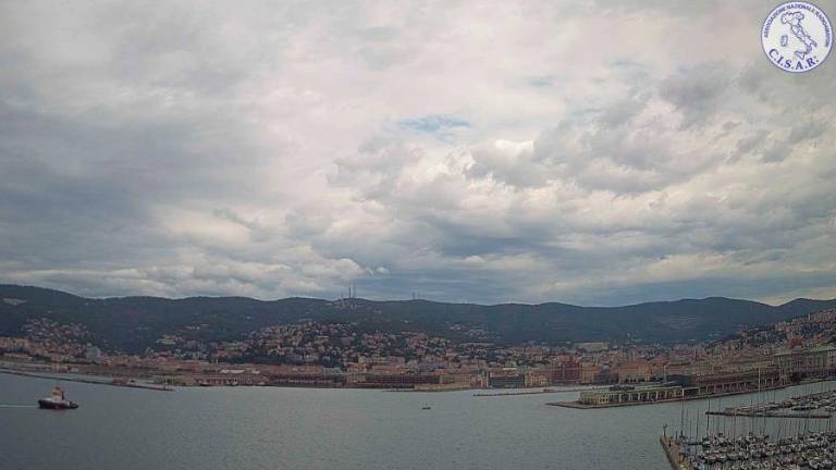 V drugem delu noči in jutri zjutraj možni močnejši nalivi