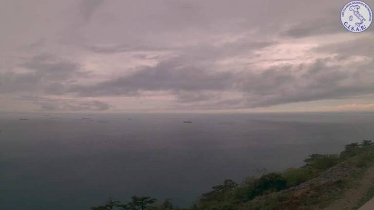 Popoldne še padavine in ponekod nevihte