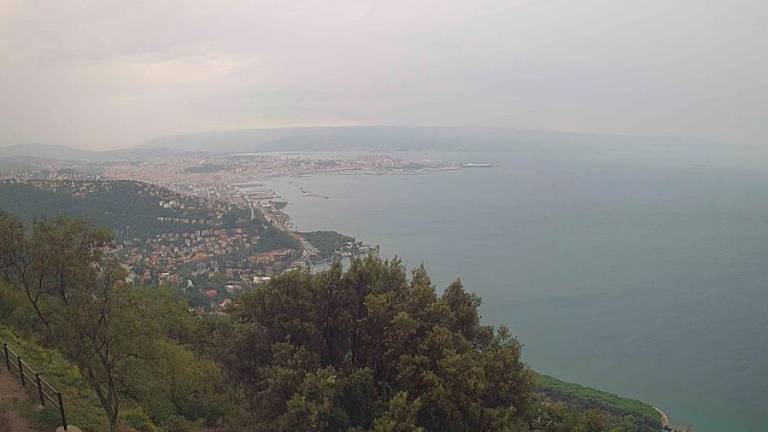 Za ciklonskim območjem prihaja še hladnejši zrak