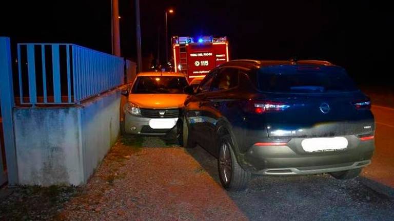 Moški umrl za volanom