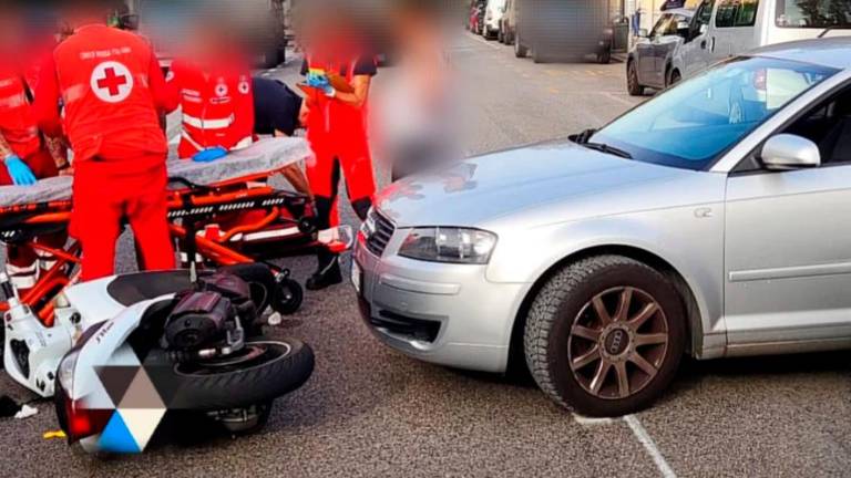 Na Opčinah trčila avtomobil in skuter