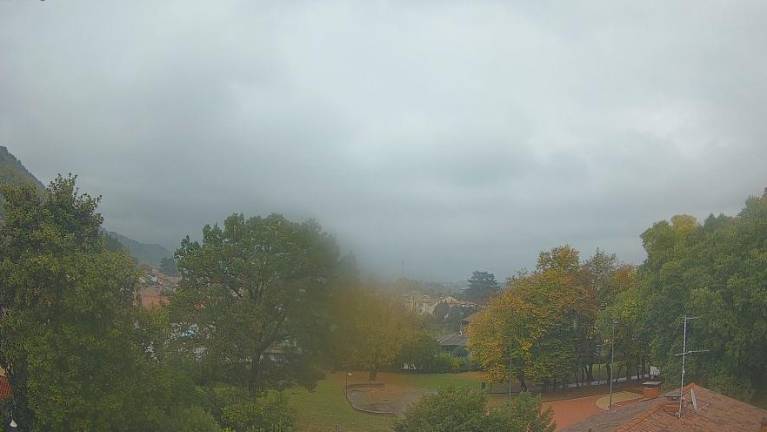 Glavnina padavin danes in v četrtek