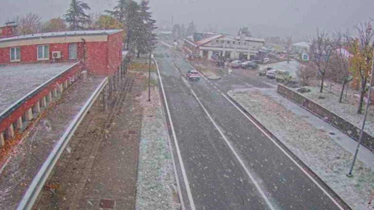 Ponekod na Kraški planoti se je dež spremenil v sneg