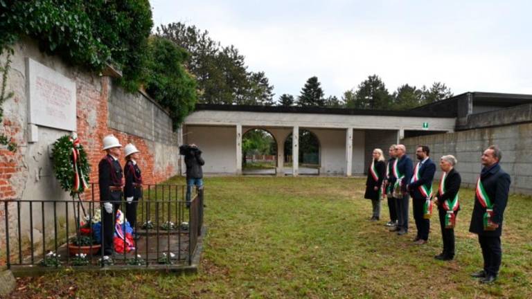 Župani pred spomeniki