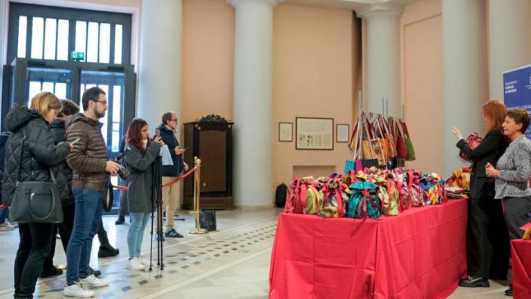 Sladice v unikatnih vrečkah za oskrbo ranljivih na domu