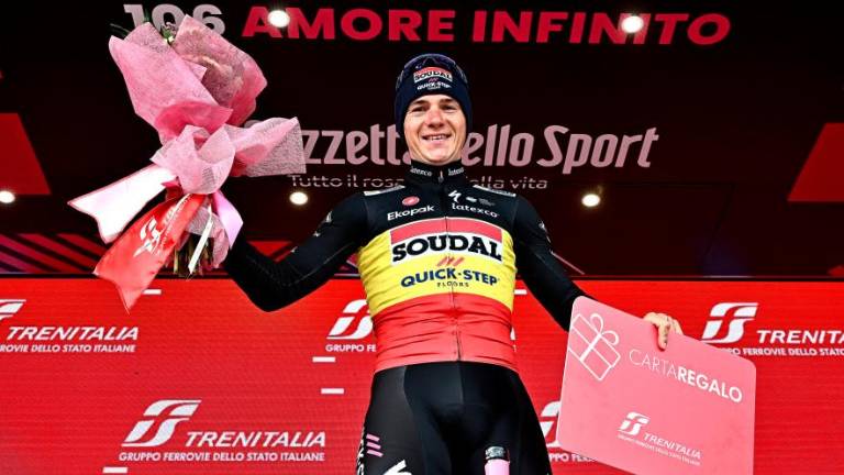 Vodilni Evenepoel zaradi okužbe s covidom-19 odstopil z Gira