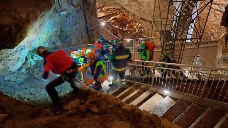 Reševali obiskovalko v Briškovski jami