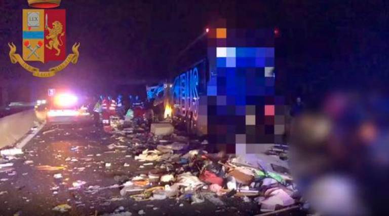 Avtobus iz Pordenona vpleten v tragedijo na avtocesti A13