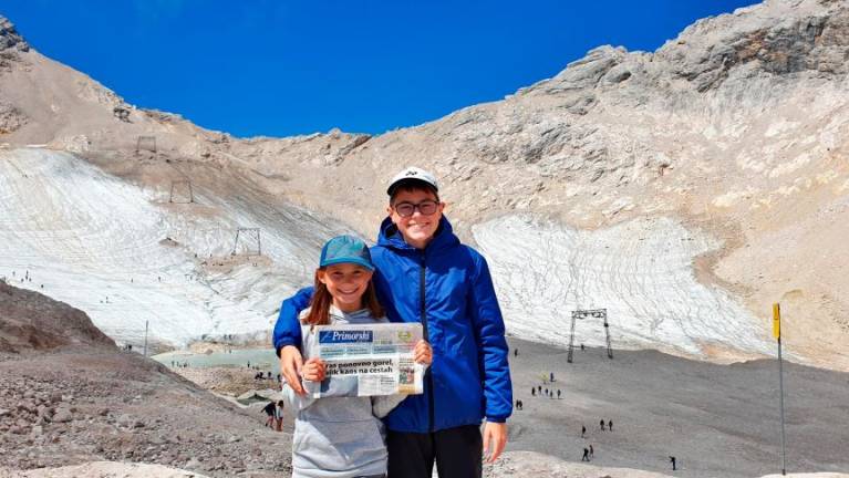 Svež časopis na ledeniku na nemškem vrhu Zugspitze <i>(AF)</i>
