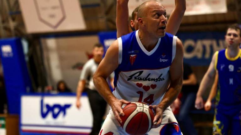 Bor Radenska premagal trdoživo peterko iz Ronk