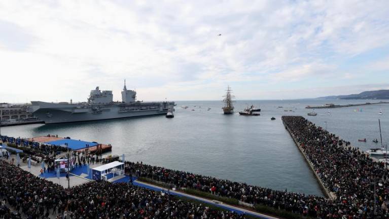 Pričakalo jo je morje ljudi