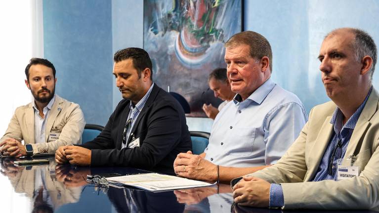 Predlaga finančni dodatek za dvojezične varnostne sile