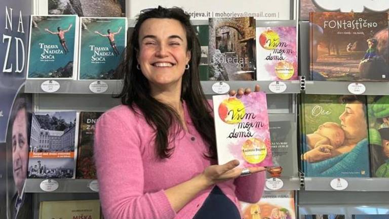 »Zelo rada razlagam, zakaj smo zrasli kot dvojezični otroci«