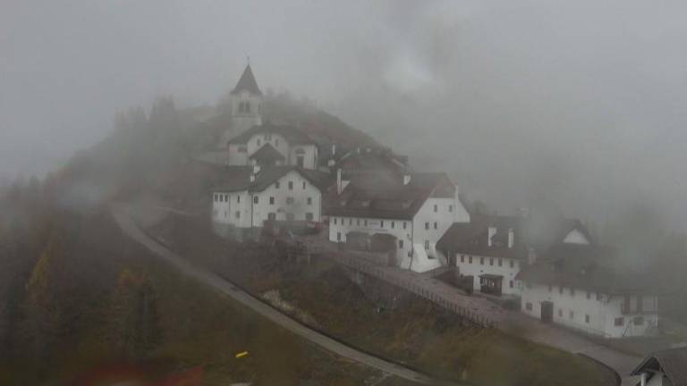 Za večji del FJK do torka opolnoči oranžno opozorilo