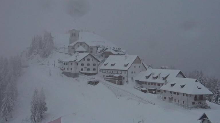Zimska pravljica v gorah, nova pošiljka snega šele prihaja (foto)