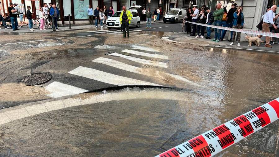 Poplavljena Ulica Mazzini včeraj popoldne (L.B.)
