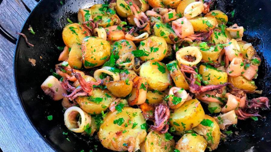 Lignji s krompirejm v pečici <i>(foto: www.sketa.si)</i>