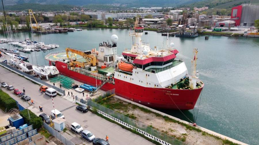 Raziskovalna ladja Laura Bassi spet privezana v Plovnem kanalu (FOTODAMJ@N)