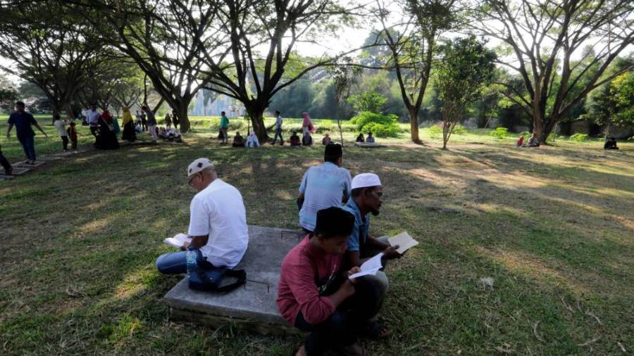 Spominjajo se cunamija, ki je terjal 230.000 življenj (fotO)