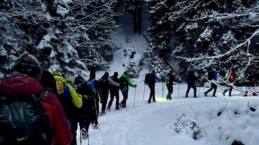 Pohodnice in pohodniki SPDG na poti v Dražgoše (VONCI)