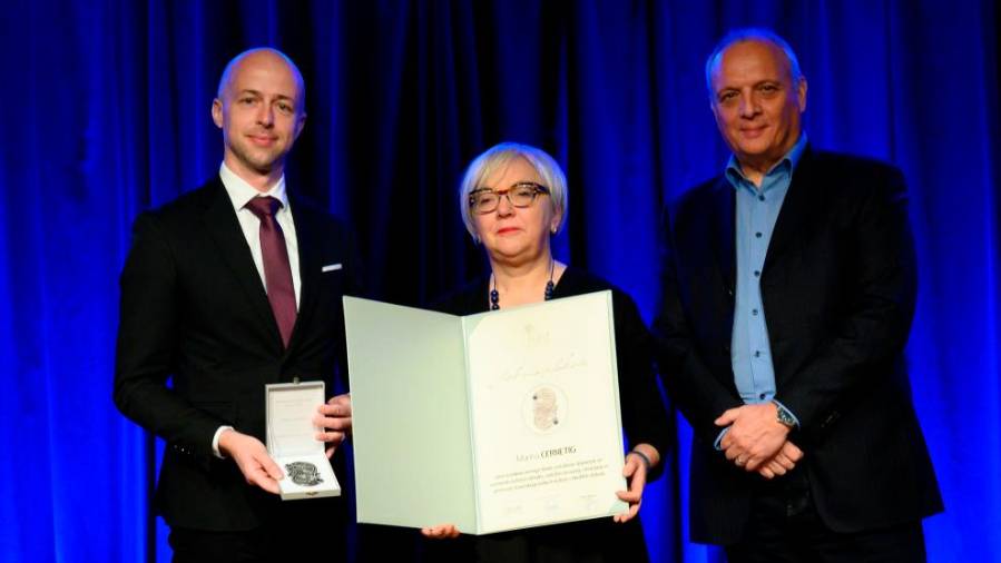 Marina Cernetig med prejetjem priznanja JSKD (MATEJ MAČEK)