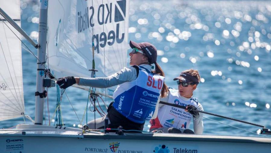 Tina Mrak in Veronika Macarol