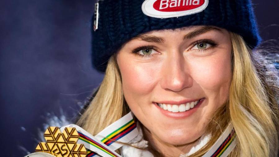 Michaela Shiffrin z zlato kolajno po zmagi v superveleslalomu na SP (ANSA)
