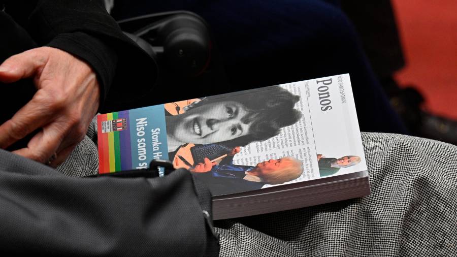 Dvojezična publikacija Stanke Hrovatin Niso samo spomini (FOTODAMJ@N)