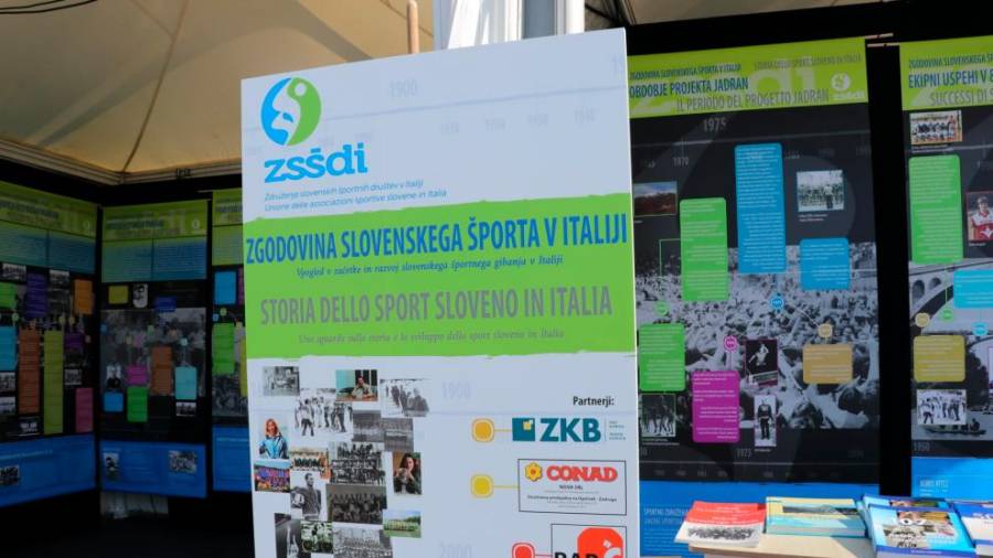 Razstava o zgodovini slovenskega športa v Italiji je urejena na 12 prenosnih panojih (ZSŠDI)