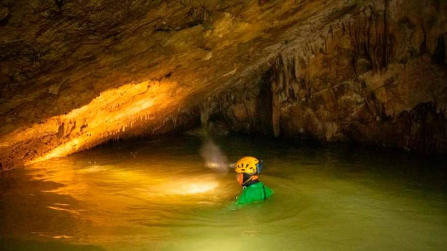 Čezmejna multidisciplinarna skupina raziskuje podzemno vodno pot (CAVANNA)