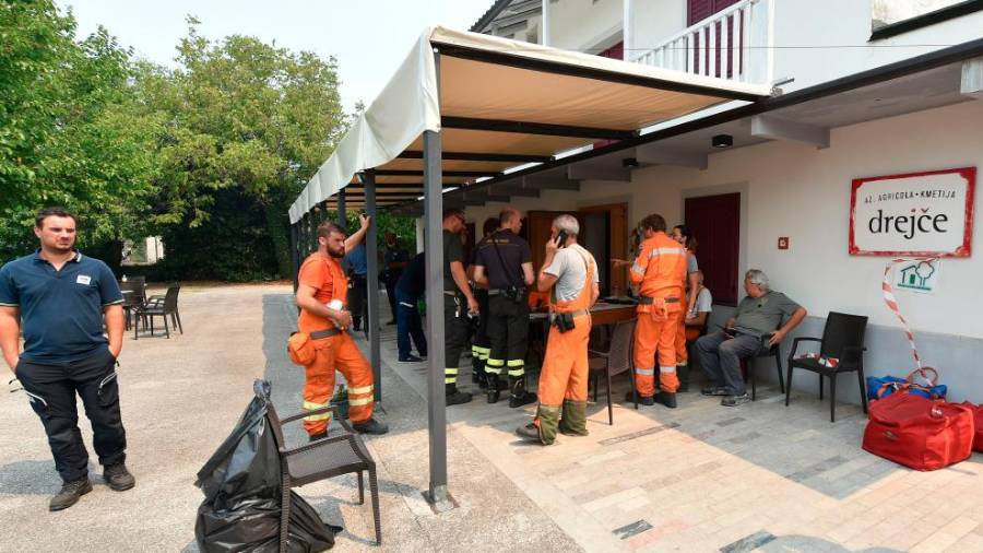 Med poletnim požarom je bil štab pri Drejčetu v Jamljah (FOTODAMJ@N)