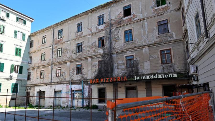 Počasen propad nekdanje živahne četrti se je začel v devetdesetih letih preteklega stoletja (FOTODAMJ@N)