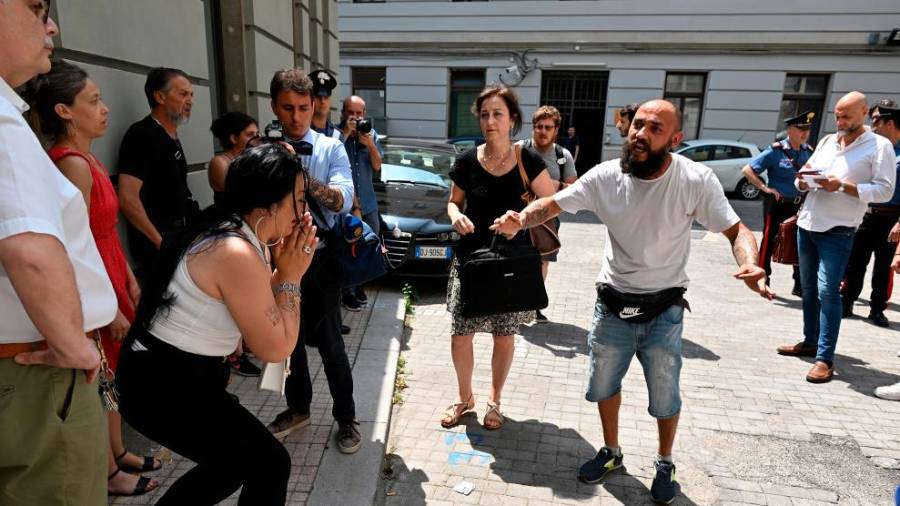 Protest svojcev pokojnega Roberta pred sodiščem (FOTODAMJ@N)