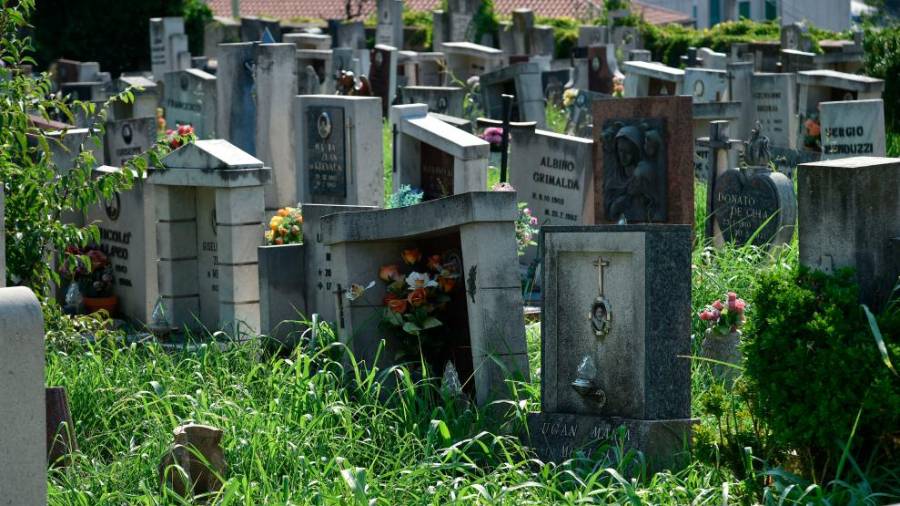 Viseči grobovi pokopališča (FOTODAMJ@N)