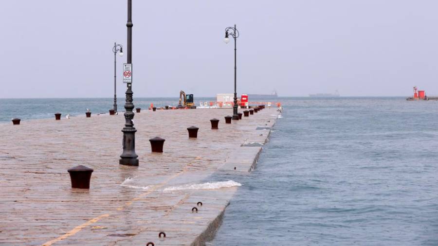 $!Pomol Audace danes zjutraj ob visokem plimovanju morja (FOTODAMJ@N)