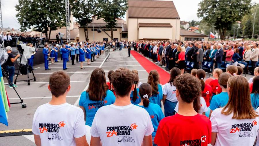 Nedeljsko prireditev so sooblikovali številni pretežno mladi nastopajoči (SIMON AVSEC/OBČINA ILIRSKA BISTRICA)