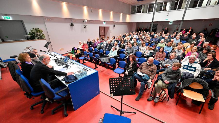 V Narodnem domu se je zbrala lepa množica ljudi (FOTODAMJ@N)