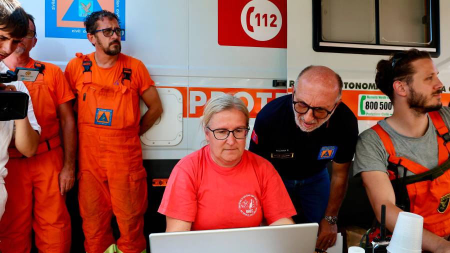 Območje si je ogledal deželni odbornik Riccardo Riccardi (v temno modri obleki civilne zaščite) (LUCA TEDESCHI/FOTODAMJ@N)