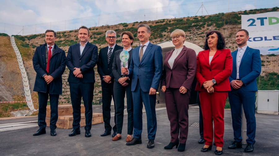 Slavnostnega odprtja sta se med drugim udeležila predsednik slovenske vlade Robert Golob in ministrica za infrastrukturo Alenka Bratušek (2TDK DRUGI TIR/FACEBOOK)