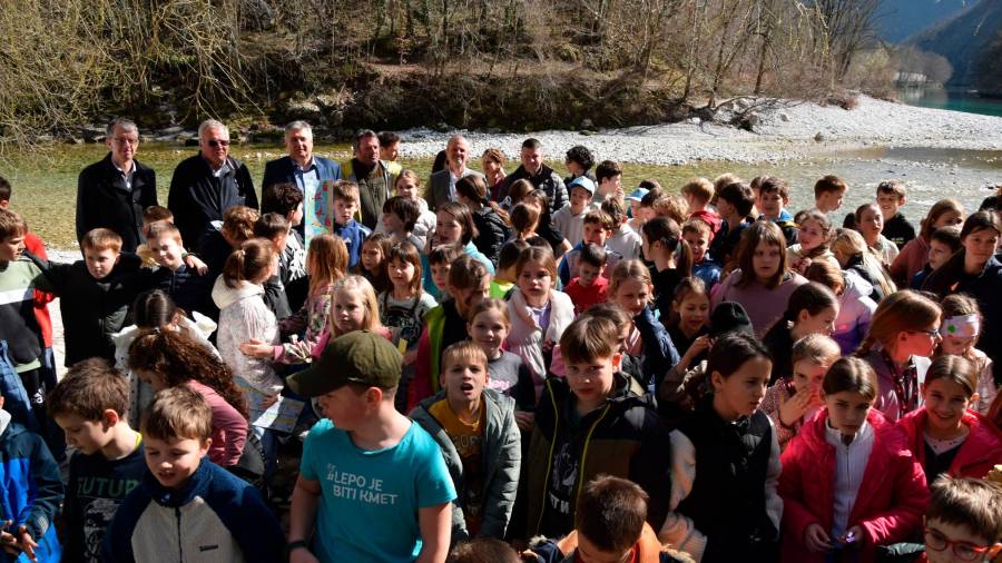 Pri projektu je bila soudeležena tudi Osnovna šola Franceta Bevka Tolmin (INŠTITUT ZA VODE RS)