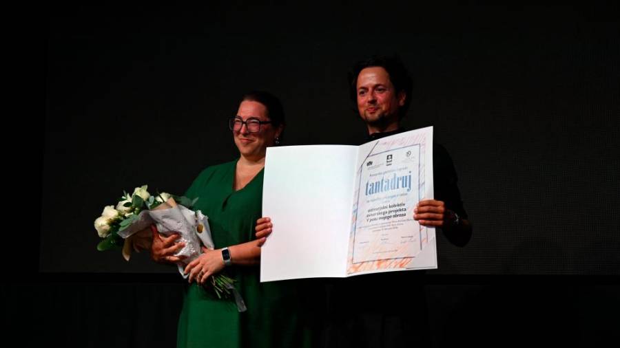 Tantadruja za najboljšo predstavo v celoti prejme ustvarjalni kolektiv avtorskega projekta V potu mojega obraza v režiji Sebastijana Horvata in dramaturgiji Milana Ramšaka Markovića, v produkciji in izvedbi SNG Nova Gorica (FOTODAMJ@N)