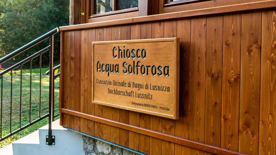 Žvepleno vodo iz lužniškega vrelca in kiosk stalno promovirajo (TURISTIČNI URAD NABORJET-OVČJA VAS/FACEBOOK)