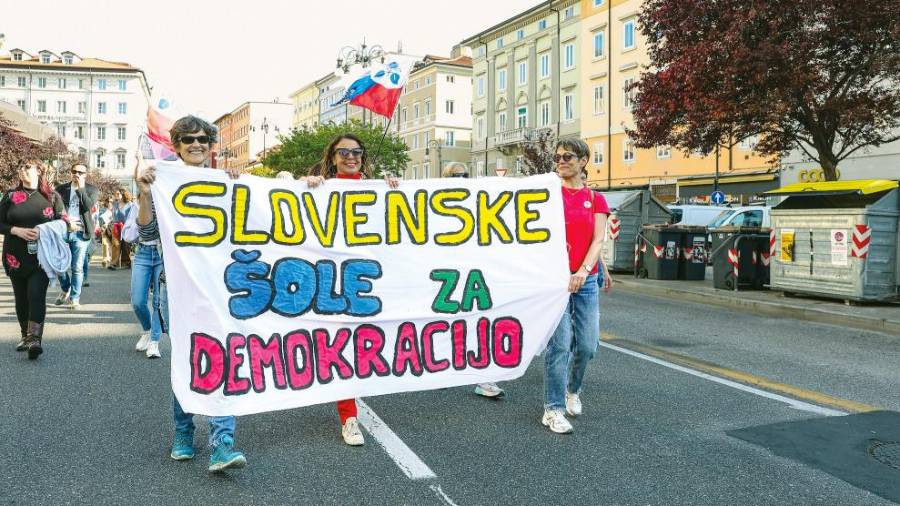 Sprevod po tržaških ulicah ob 25. aprilu (FOTODAMJ@N)