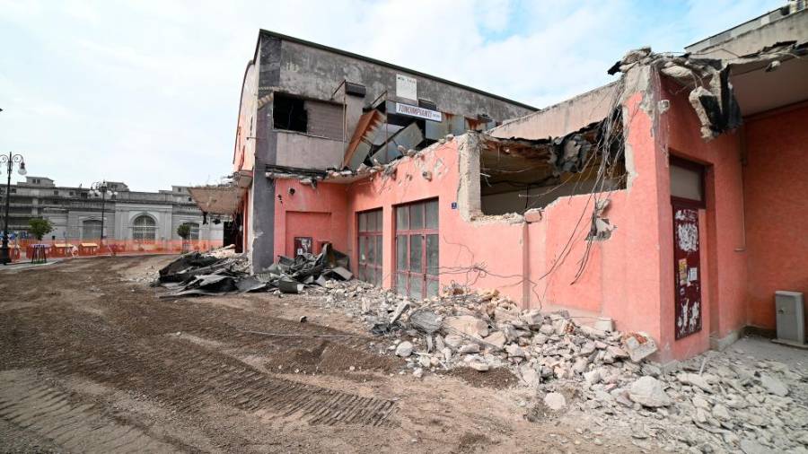 Začelo se je rušenje dvorane Tripcovich (FOTODAMJ@N)