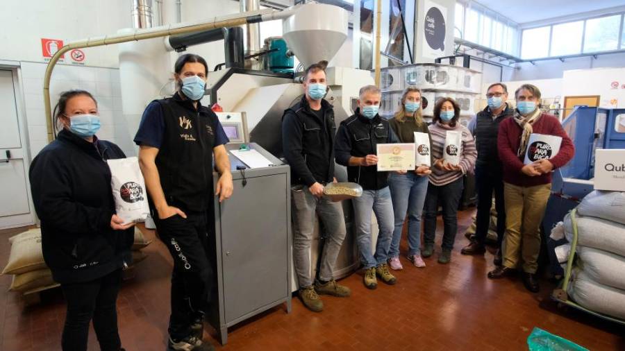 Del zaposlenih v pražarni na Proseški postaji (FOTODAMJ@N)