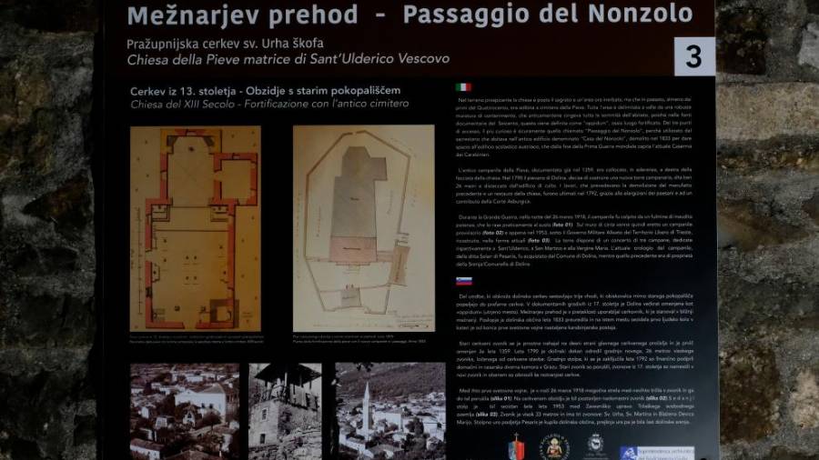 Tabla o Mežnarjevem prehodu (FOTODAMJ@N)