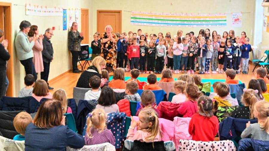 Otroci in učitelji so se Marku Kravosu zahvalili za dragoceno darilo (FOTODAMJ@N)