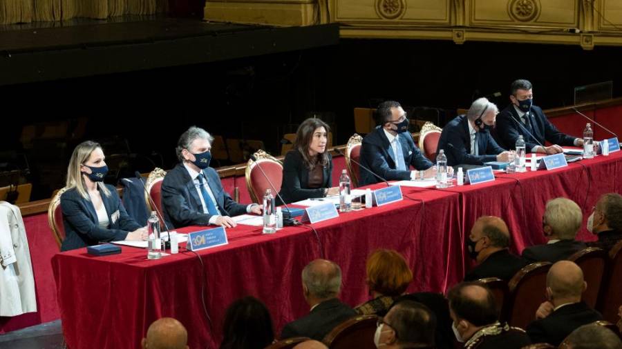 Govorniki na včerajšnjem posvetu o čezmejnem kriminalu v Verdijevem gledališču v Trstu (FOTODAMJ@N)