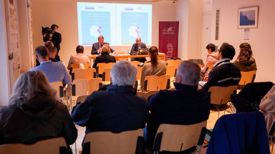 Zbornik prispevkov Četrte deželne konference o varstvu slovenske jezikovne manjšine so predstavili včeraj v Trgovskem domu v Gorici (TIBALDI)